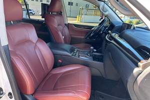 Increíble Lexus LX 570 V8 2017 con Paquete de Lujo y Transmisión Automática - Product Image 2