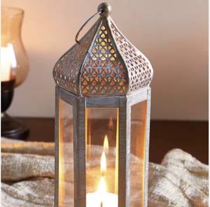 Farol de Vela Marroquí de Metal Plateado Vintage con Paneles de Vidrio, Diseño Elegante Perforado, Brillo Cálido Ambiental para Decoración del Hogar - Product Image 2