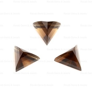 หินควอตซ์เจียระไนเหลี่ยมเพชรพลอยสีน้ำตาลควันจากธรรมชาติแบบใหม่ตัดเป็นพีระมิดด้านหลังแบนเรียบอัญมณีหลวมสำหรับทำเครื่องประดับ - Product Image 1