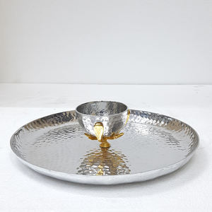 Assiettes et plats en métal aluminium en forme de feuille avec finition dorée Plateau de service décoratif pour la maison - Product Image 3