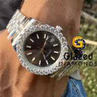 Einzigartig Designtes Handgefertigtes Luxus-Herrenarmband aus Edelstahl mit Brillantschliff Weißer Moissanit Mechanisches Analoges Glas-Charm