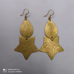 Boucles d'oreilles en laiton avec des motifs uniques et du laiton martelé - boucles d'oreilles tribales en laiton - Product Image 1