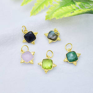 Colgante de piedras preciosas de cuarzo de cristal, abalorio de piedra facetada con forma de cojín, colgante de fianza individual con bisel, joyería minimalista pequeña para mujer - Product Image 3