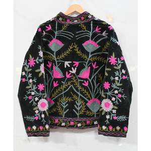 Chaqueta de invierno bohemia de terciopelo para mujer, abrigo étnico de diseñador bordado a mano, elegante y cálido para uso de temporada - Product Image 5