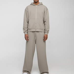 Conjunto Deportivo de Moda Urbana con Sudadera con Capucha y Cremallera 100% Algodón y Pantalones Deportivos Acampanados, Personalizado con Parches Bordados y Logotipo - Product Image 1