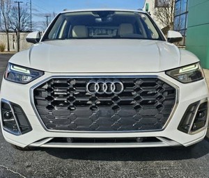สะอาดใช้2024 Audi Q5 Q U A T R O Premium S line 45 TFSI AWD - Product Image 1