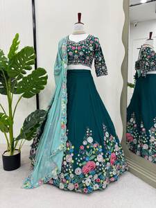 Meilleure vente Designer indien traditionnel Chinon soie Lehenga Choli avec broderie Dupatta incluse pour les fêtes d'été mariages - Product Image 4