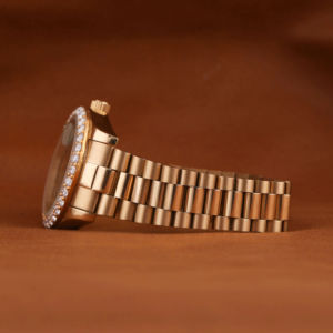 Reloj de Moissanita Estilo Hip Hop, Color Verde Helado, 40 mm, Analógico, Joyería de Muñeca, Personalizable, Diamante Premium, Estilo Antiguo - Product Image 2