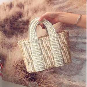 Sac à main tissé naturel Emilie fourre-tout avec poignée décorative de style perle - Product Image 4