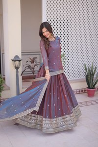 Ensemble prêt-à-porter indien ethnique pour fêtes, Lehenga Choli avec Dupatta, entièrement cousu - Product Image 2
