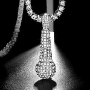 จี้ไมโครโฟนแบบฮิปฮอปประดับคริสตัล พร้อมสายหนังสังเคราะห์สีทอง/เงิน และหัวเข็มขัดโลหะแข็งแรง - Product Image 4