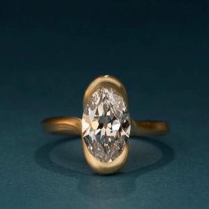 Anillo de Compromiso y Matrimonio de Plata 925 para Mujer, Moissanita de 4.0 CT, Engaste de Media Montura Hecho a Mano, Corte Ovalado, Estilo Étnico, Perfecto para Aniversario - Product Image 1