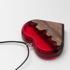 Collar con colgante de resina de madera de diseño muy bonito, logotipo personalizado y diseño personalizado disponible - Product Image 1