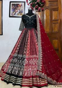 Navratri Muselina especial Algodón Impreso & Espejo real Trabajo con gota Patti Lace Lehenga & Choli & Heavy Hand Work Lace Dupatta - Product Image 4