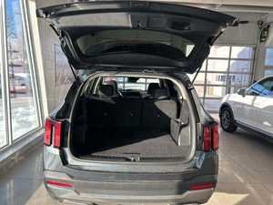 2024 pour SUV S AWD Automatique Conduite à Gauche Intérieur Sombre Sièges en Cuir Pneus R19 7 Places Toit Ouvrant - Product Image 3