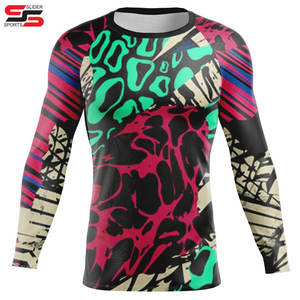 Rash Guard à manches longues imprimé logo personnalisé par sublimation fabriqué au Pakistan - Product Image 6