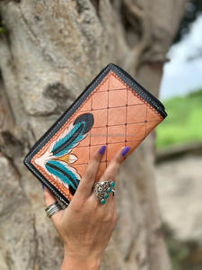 Pochette de sculpture usinée à la main étui de téléphone multi-usages élégant portefeuille en cuir élégant étuis multi-cartes pochette portefeuille pour les femmes - Product Image 2