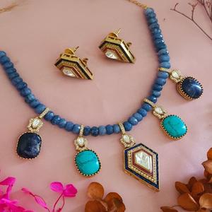 Conjunto de Collar y Aretes de Diseño Elegante y Alta Calidad con Piedras Chapadas en Oro, Colección para Bodas para Mujer - Product Image 1