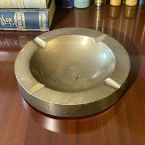 Cendrier classique en métal avec finition antique parfait pour les maisons traditionnelles et l'installation intérieure classique - Product Image 6