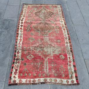 พรมเฮอร์กีตุรกีโบราณ ขนาด 3.2x6.3 ฟุต (98x192 ซม.) พรมขนสัตว์สีแดงลายแอ็บสแตรก - Product Image 1