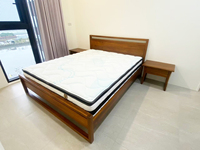 Élégante table de chevet en teck à 3 tiroirs |   Meubles de chambre à coucher durables et éco-responsables en bois indonésien certifié pour usage hôtelier |   Royal