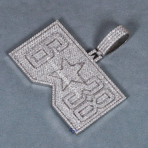 Un colgante de encanto Hip Hop meticulosamente diseñado a partir de Plata de Ley 925 que mejora con diamantes de moissanita en claridad VVS - Product Image 5