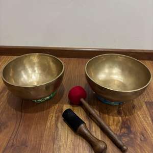 Juego de cuencos de sonido de Metal de bronce de 2 piezas hechos a mano para meditación diaria Chakra tema budismo práctica diaria alineación artesanías de Metal - Product Image 3