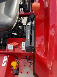 Tractor de Ruedas Massey Ferguson 1825E 2022, 24.7HP, 4WD, Tractor Utilitario Compacto con Cargador y Toma de Fuerza - Product Image 6