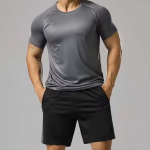 T-shirt personnalisé de sports d'été pour hommes en polyester respirant à séchage rapide avec style décontracté Logo personnalisé imprimé par sublimation - Product Image 1