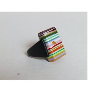 Bague en résine polie personnalisée en gros pour femmes, jolis bijoux de mode colorés, fabriqués en Inde, de la meilleure qualité, fabriqués à la main - Product Image 1