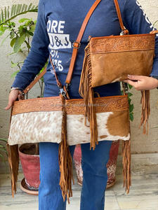 Sac à main à franges en cuir de vachette avec cheveux usinés à la main Sac à bandoulière en cuir de taille idéale pour femmes élégantes - Product Image 4