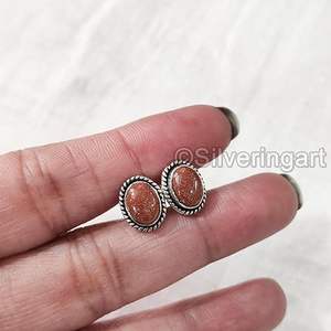 Boucles d'oreilles à clous pour femmes, pierre précieuse naturelle en pierre de soleil, boucles d'oreilles à clous bohèmes de Noël, bijoux faits à la main, boucles d'oreilles à clous en argent sterling 925 - Product Image 1