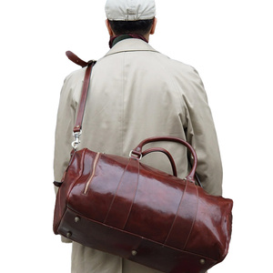 Sac polochon de week-end en cuir PU végétalien personnalisé pour hommes Style pliable Fermeture à glissière Conception lambrissée à la mode pour les voyages décontractés - Product Image 6
