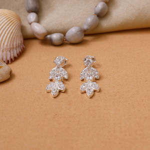 Boucles d'oreilles pendantes en argent 925 avec zircone cubique plaqué or, design géométrique diamant pour mariage ou fête - Product Image 1