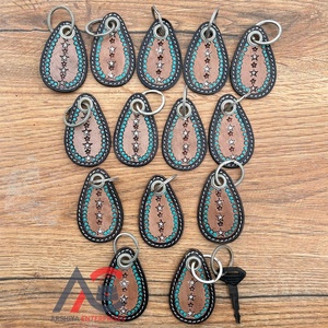 Porte-clés en cuir repoussé à la main en vente de gros Porte-clés gravé Porte-clés personnalisé en cuir véritable Porte-clés de créateur pour cadeau d'affaires - Product Image 1