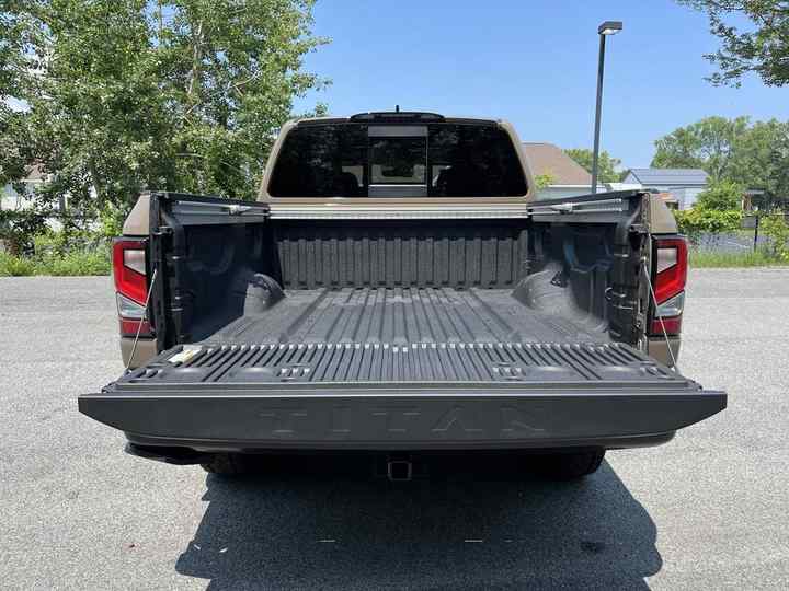 CHEAP SUV USED 4x4 Niss an Titan Truck 2023