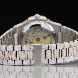 Montre Moissanite glacée élégante Diamètre du cadran de 41mm Pierres claires Construction durable en acier inoxydable Mécanique à la mode - Product Image 4