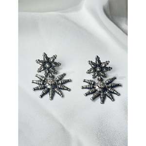 Pendientes de Plata 925 con Diseño de Estrella Tribal, Joyería Cultural Coleccionable - Product Image 1