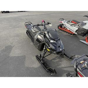 Moto de nieve Ski-Doo Summit Adrenaline 2026 con paquete Edge 850 E-TEC Turbo R 165 H_Alt Powder 3 impermeable - Product Image 1