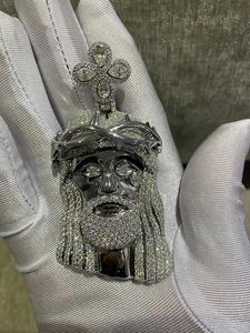 Colgante de Jesús con Diamante Moissanita de Plata 925, 3 Pulgadas. - Product Image 2