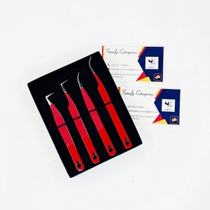 Pince à épiler pour extensions de cils en acier inoxydable, couleur rouge, pointes argentées, motif rose, logo personnalisé, 90 degrés, volume, poignée diamant, lisse - Product Image 3
