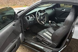 Ford Mustang Shelby GT500 Cabriolet d'occasion de 2012, 54 000 milles, boîte manuelle 6 vitesses, V8 suralimenté de 550 ch, peu modifiée - Product Image 4