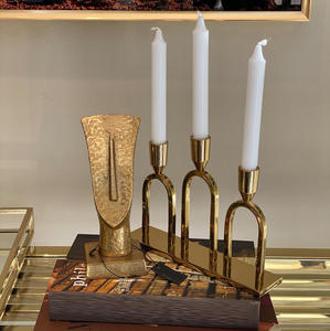 Elegante Escultura de Metal de Imitación Antigua con Chapado en Oro Brillante, Hecha a Mano, Juego de 3 Piezas para Centro de Mesa - Product Image 4