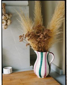 เหยือกน้ำเรซินทำจากโพลีเอสเตอร์พร้อมลวดลายหมุนสำหรับห้องครัวของขวัญคริสต์มาสดีไซน์คลาสสิก - Product Image 4