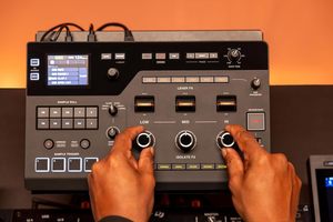 อัลฟ่า ทีต้า RMX‑IGNITE เอฟเฟคเตอร์ดีเจระดับมืออาชีพ – 3-BAND FX, LEVER FX, 4-Sampler Pads, Digital Send/Return, ESS 32‑bit Converter - Product Image 3