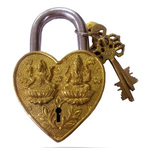 Candado en forma de corazón totalmente funcional con 2 llaves para cerraduras de combinación de gimnasio para puertas Caja de Herramientas equipaje Escuela Hogar Oficina y viajes - Product Image 1