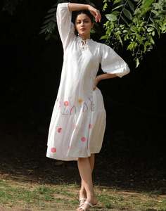 Última venta al por mayor de alta calidad de verano bohemio blanco bordado trabajo Resort estilo cuello redondo mujeres señora elegante vestido Ucraniano - Product Image 4