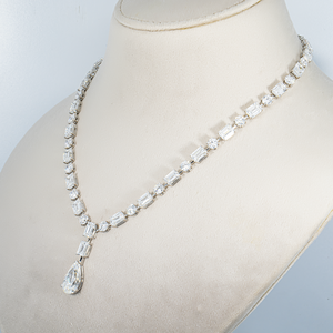 Collier en or blanc 14 carats certifié IGI avec diamants satellite multi-tailles 31,99 ct - Product Image 2