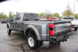 Ford F-450 Super Duty Platinum 2026 Usado en Excelentes Condiciones - Product Image 2