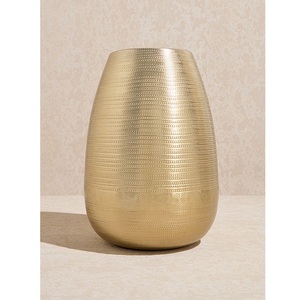 Florero de aluminio de lujo con diseño geométrico moderno para interiores contemporáneos para precio de venta de exportación - Product Image 3